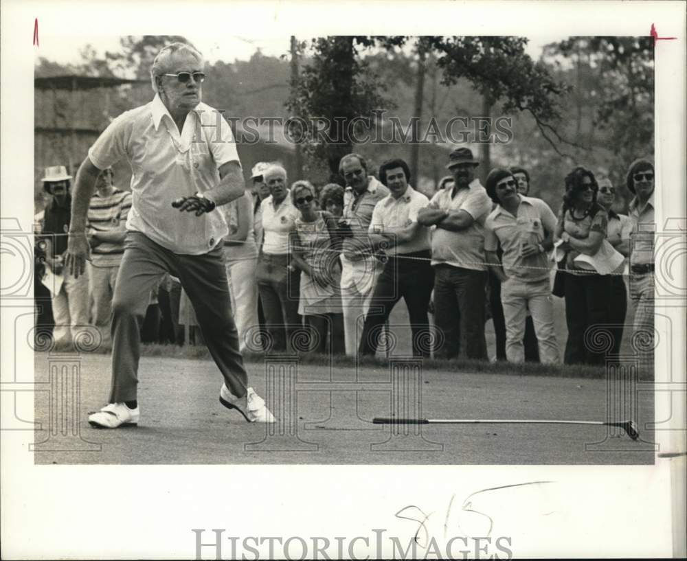 1976 Press Photo Comedian Foster Brooks plays golf - Historic Images