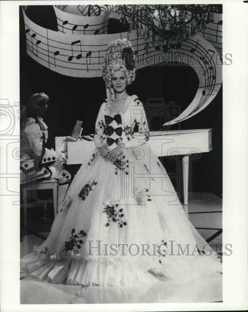 1980 Press Photo Singer Debby Boone in period costume - hca78713- Historic Images