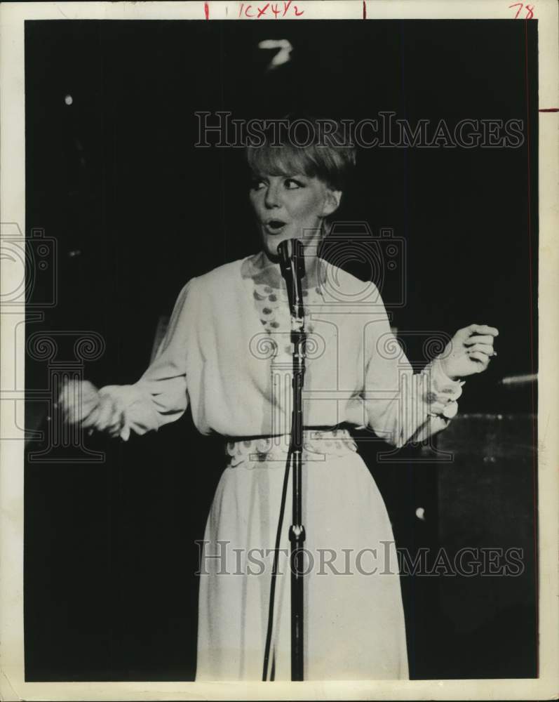 1970 Press Photo Singer Petula Clark - Historic Images