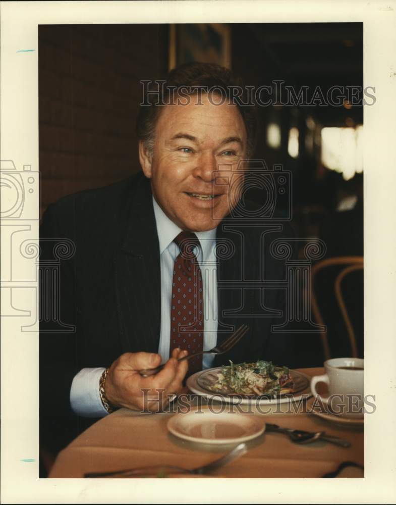 1992 Press Photo Entertainer Roy Clark has lunch at Jack&#39;s on Woodway- Historic Images