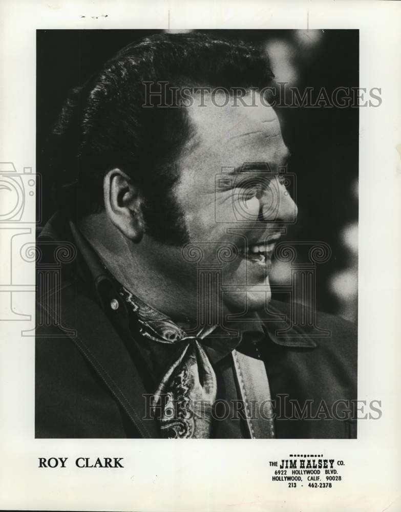 1971 Press Photo Singer and musician Roy Clark, host of the CBS show "Hee Haw" - Historic Images