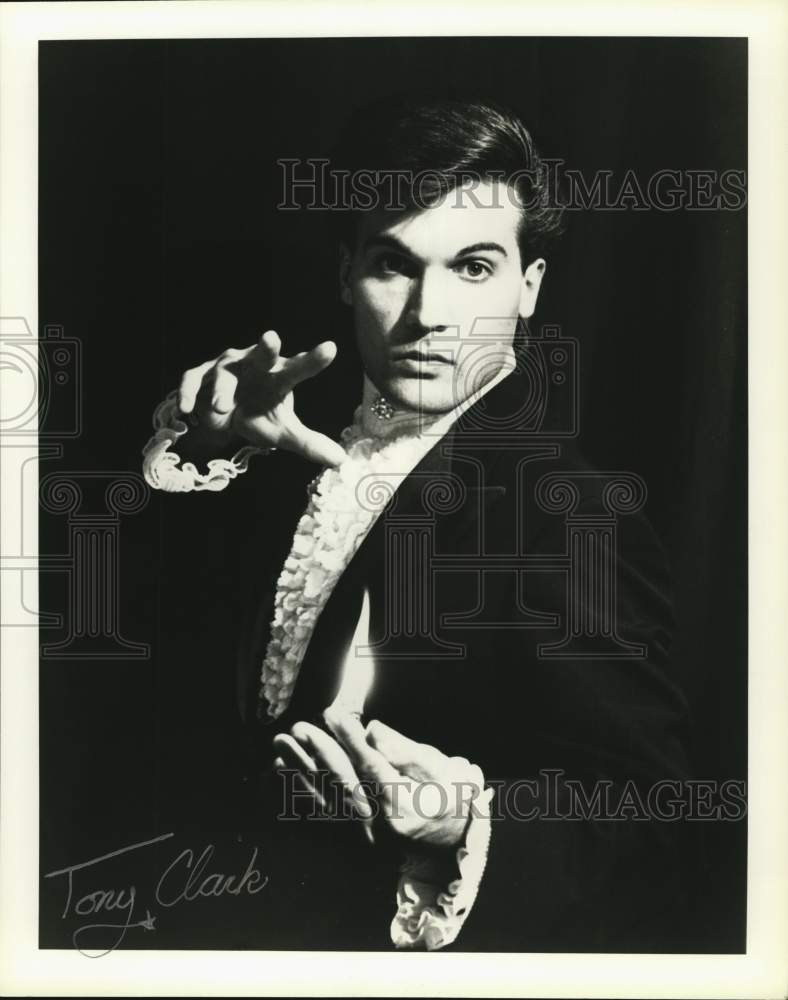 1992 Press Photo Tony Clark, magician - hca79632- Historic Images