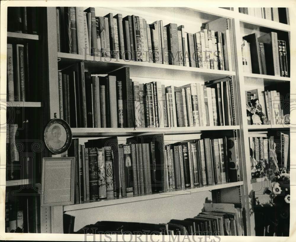 1965 Press Photo Edward A. Clark's large law library with several hundred books. - Historic Images