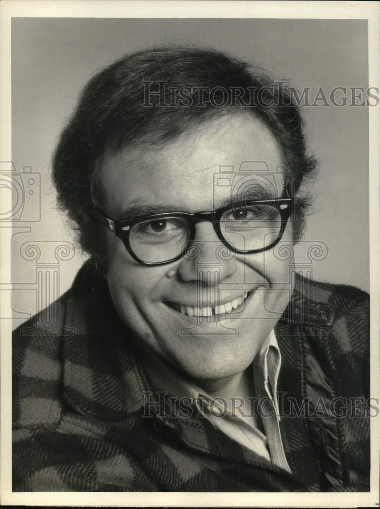 1977 Press Photo Actor Oliver Clark - hca80539- Historic Images