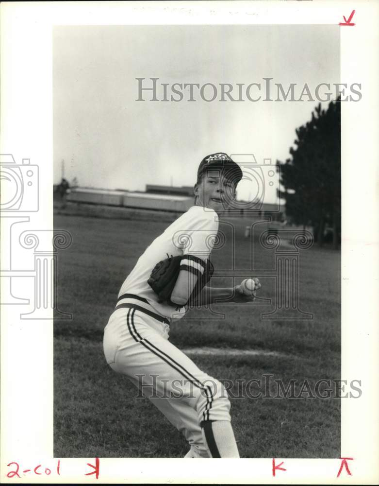 1989 Press Photo Ronny Carroll throws pitch; Katy Little League All-Stars - Historic Images