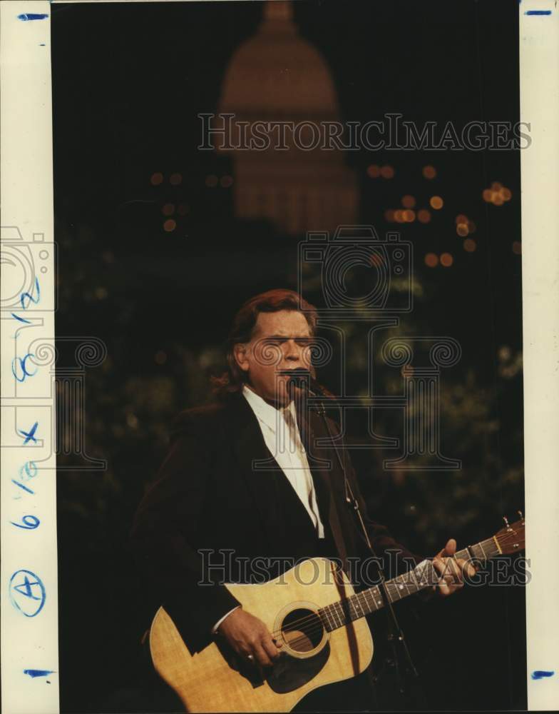 1989 Press Photo Country Music Singer Guy Clark Performs on &quot;Austin City Limits&quot;- Historic Images