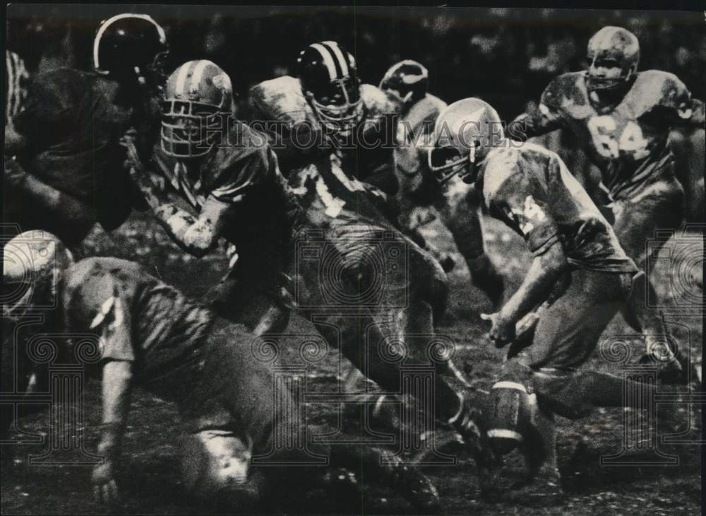 1970 Press Photo Houston&#39;s St. Thomas Football Team Fumbles Versus St. Gerard - Historic Images