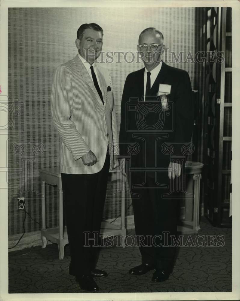 1967 Press Photo Jack Winston and Dr. Edward J. Cooksey - Historic Images