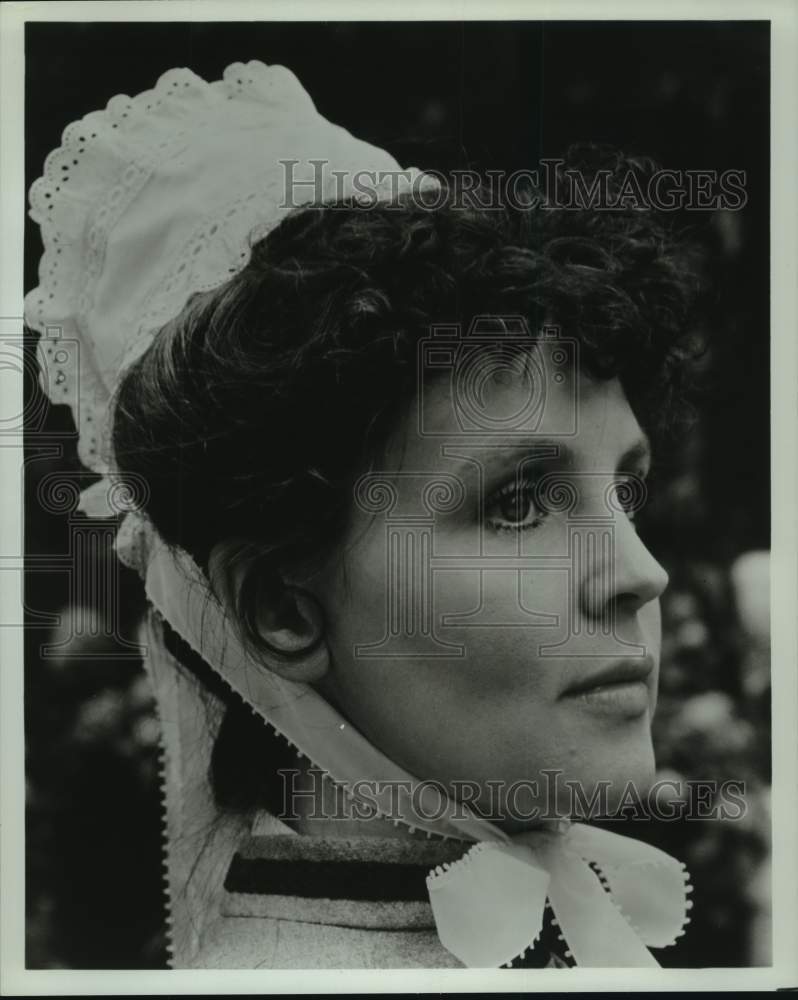 1974 English Actress Pauline Collins - Historic Images