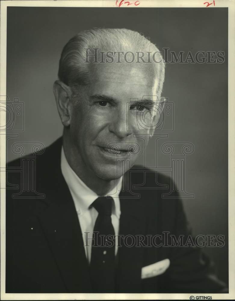 1965 Press Photo Wellington S. Crouse of Prudential Insurance Company - Historic Images