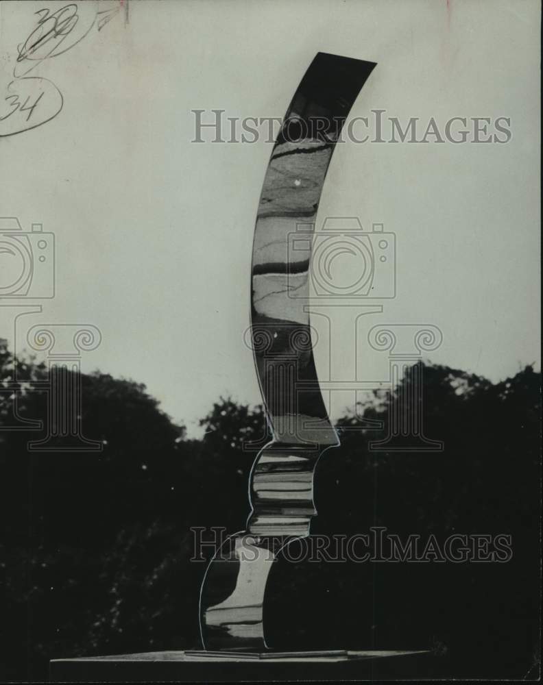 1974 Press Photo William Crovello&#39;s &quot;Cuple&quot; to be installed in Hyatt Regency - Historic Images