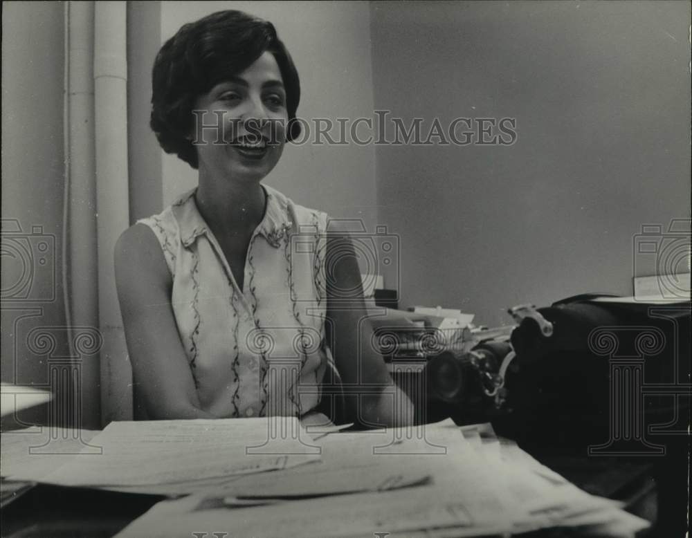 1965 Press Photo Writer Emily Crump - Historic Images