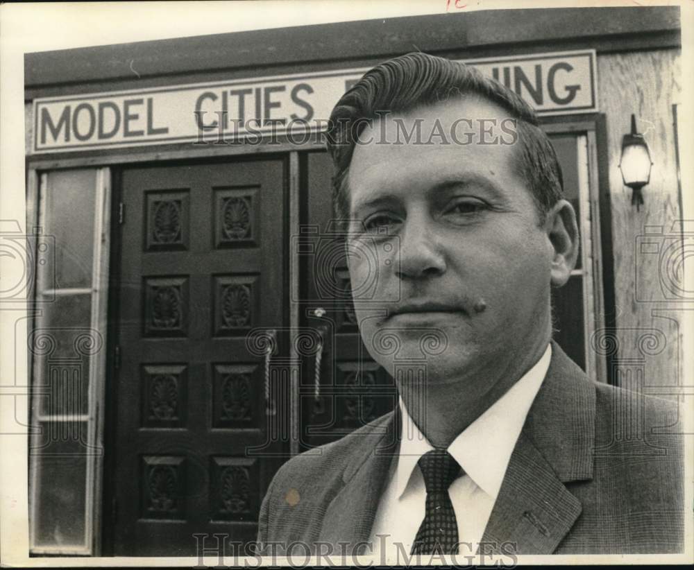 1969 Press Photo Calvin F. Craig outside Model Cities Building - Historic Images