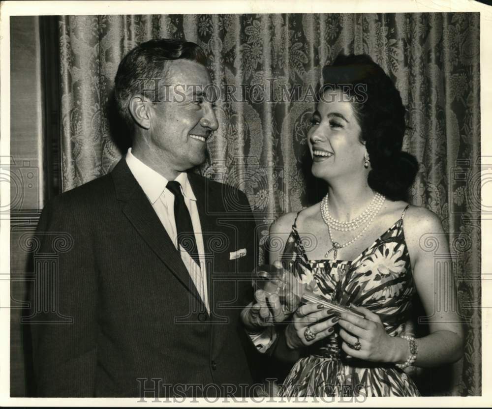 1959 Press Photo Houston, Texas Mayor Receives Universal City Key From Actress - Historic Images