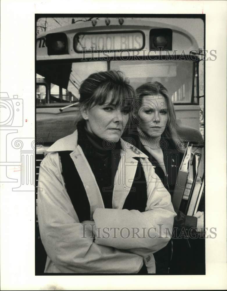 1990 Press Photo Jane Curtin and Georgia Emelin star on &quot;Common Ground.&quot;- Historic Images