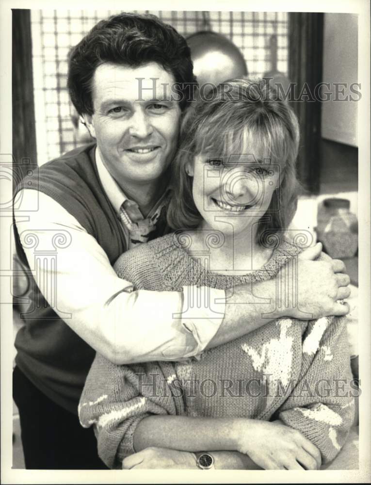 Press Photo Actress Jane Curtain with gentlemen - hca84249 - Historic Images