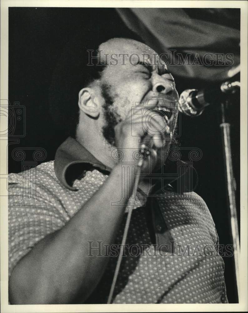 1973 Press Photo Blues Singer and bandleader Jones Cotton - Historic Images