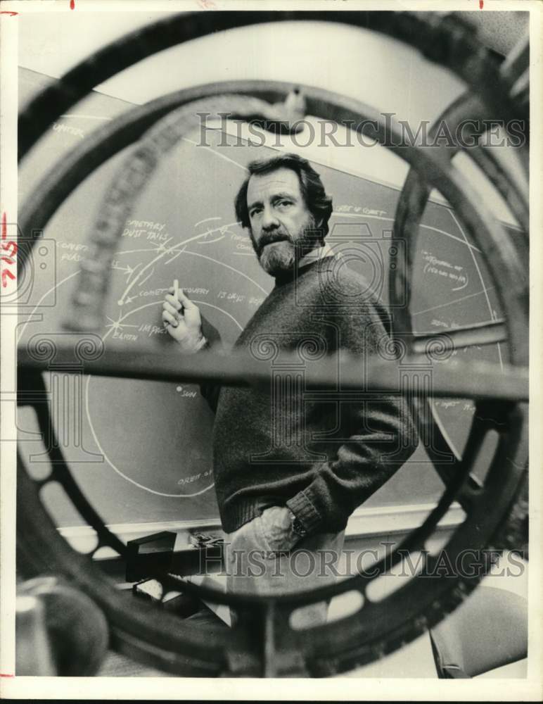 1978 Press Photo Richard Crenna plays an astronomer in &quot;A Fire in the Sky&quot; - Historic Images