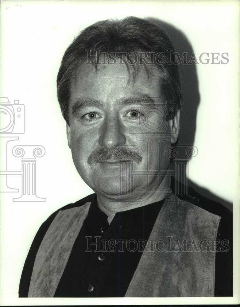 1995 Press Photo Entertainer Tony Cummino, at Irish Pub-Kenneally&#39;s - hca85509- Historic Images