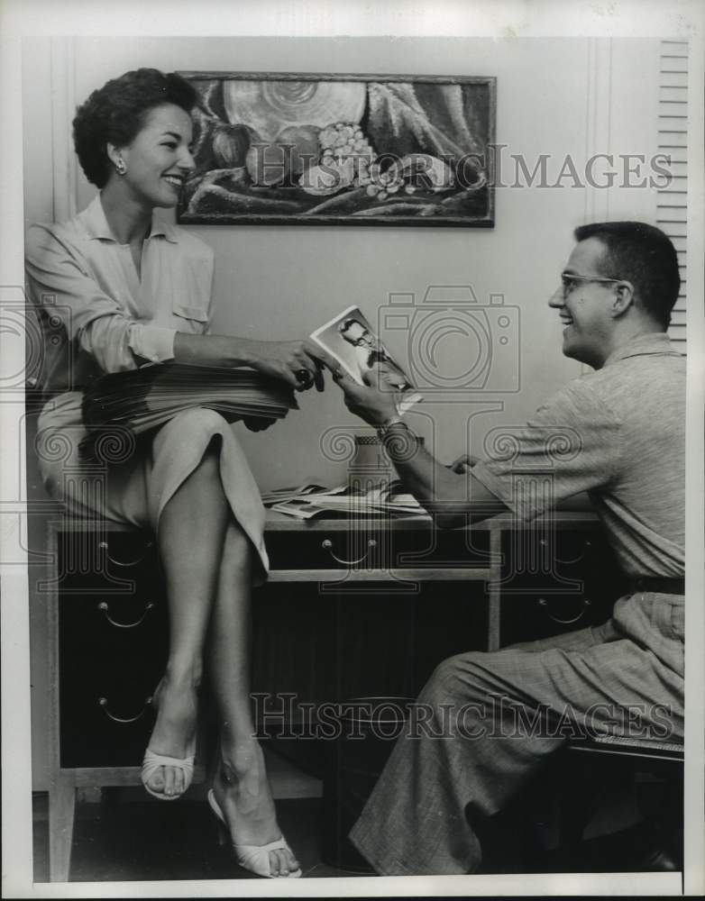 1956 Television personality Bill Cullen, women with his scripts - Historic Images