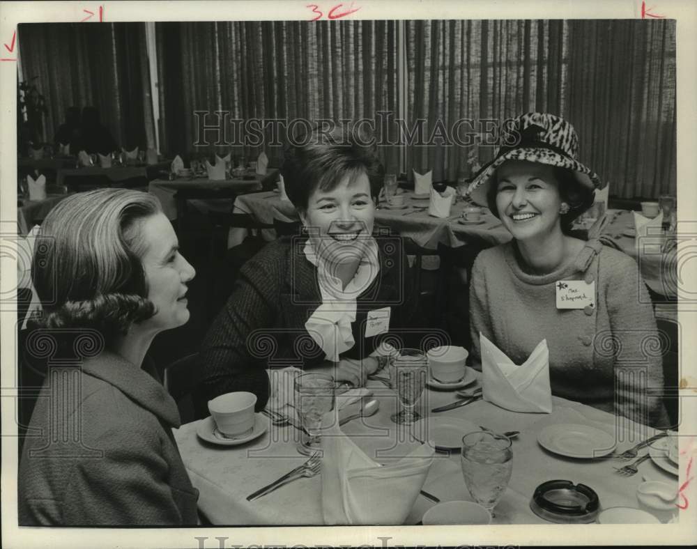 1965 Press Photo Mrs. Alan Shepard attends World Trade Club luncheon - Historic Images