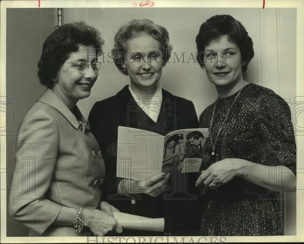 1962 Mrs D.F. Edwards, Mrs Garrett R. Tucker Jr., and Mrs Rhodes Bak-Historic Images