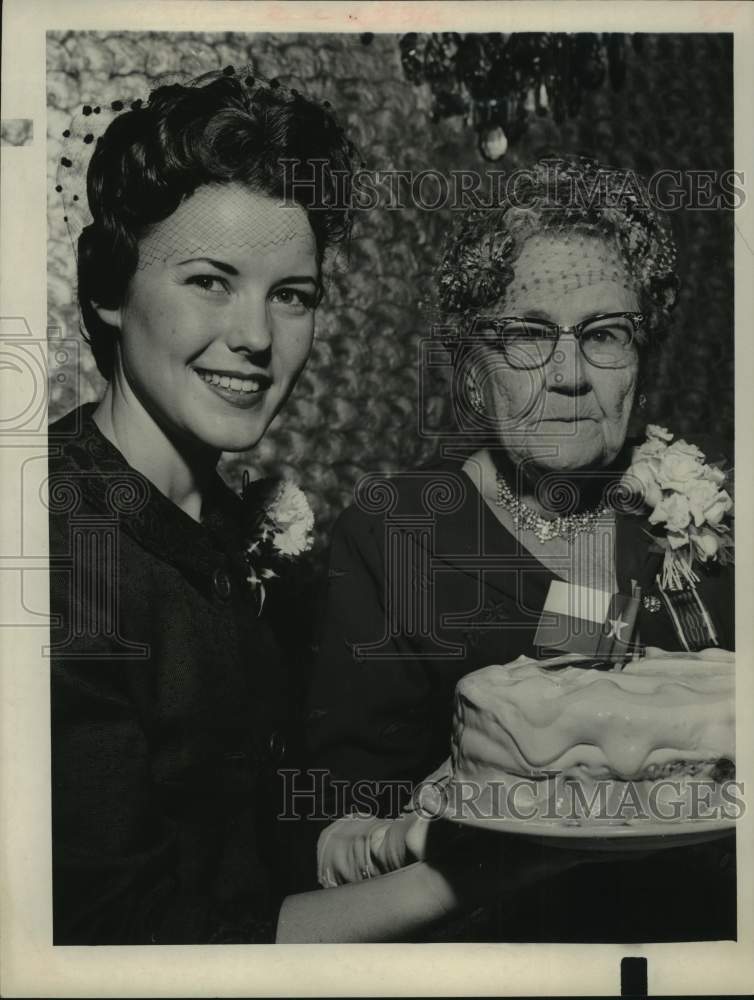 1961 Press Photo Mrs. Jennie Morrow Decker and Miss Livingston at Texas luncheon - Historic Images