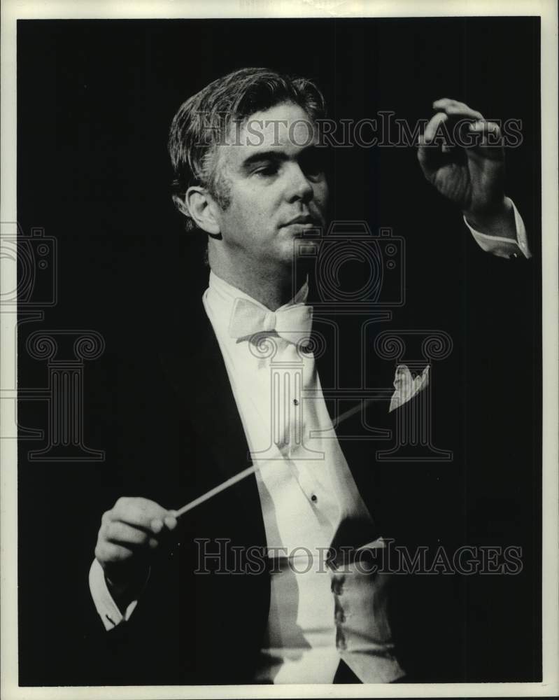 1969 Press Photo De Almeida Antonio conducts - Historic Images