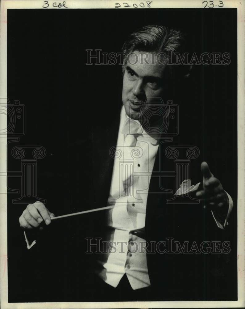 1969 Press Photo Antonio de Almeida on Symphony podium - Historic Images