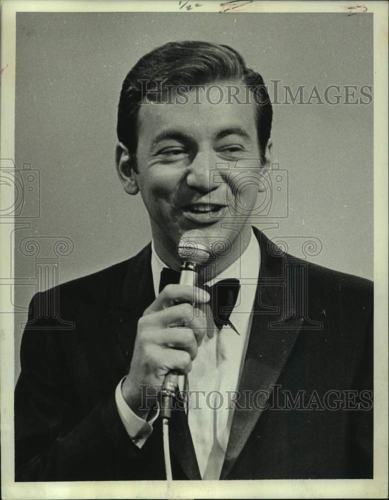 1969 Press Photo Singer Bobby Darin hosts Music Hall - Historic Images