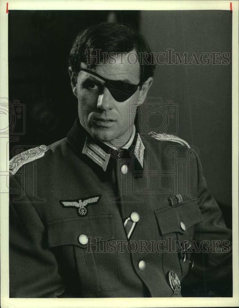 1990 Press Photo Brad Davis stars in &quot;The Plot to Kill Hitler&quot; - Historic Images