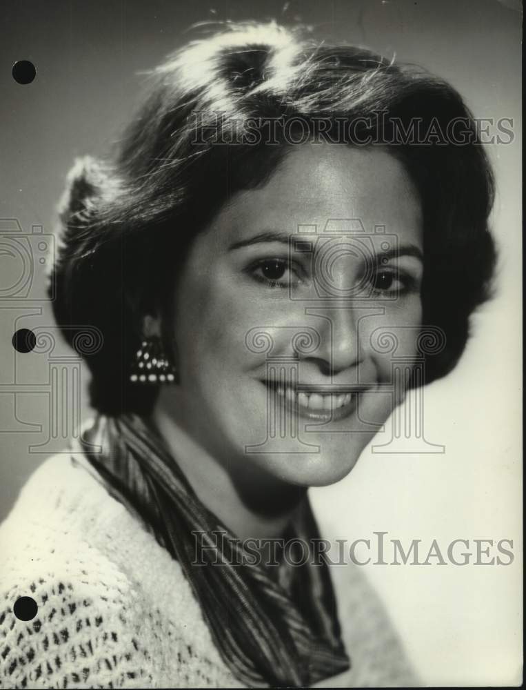 1976 Press Photo Smiling woman - hca87181 - Historic Images