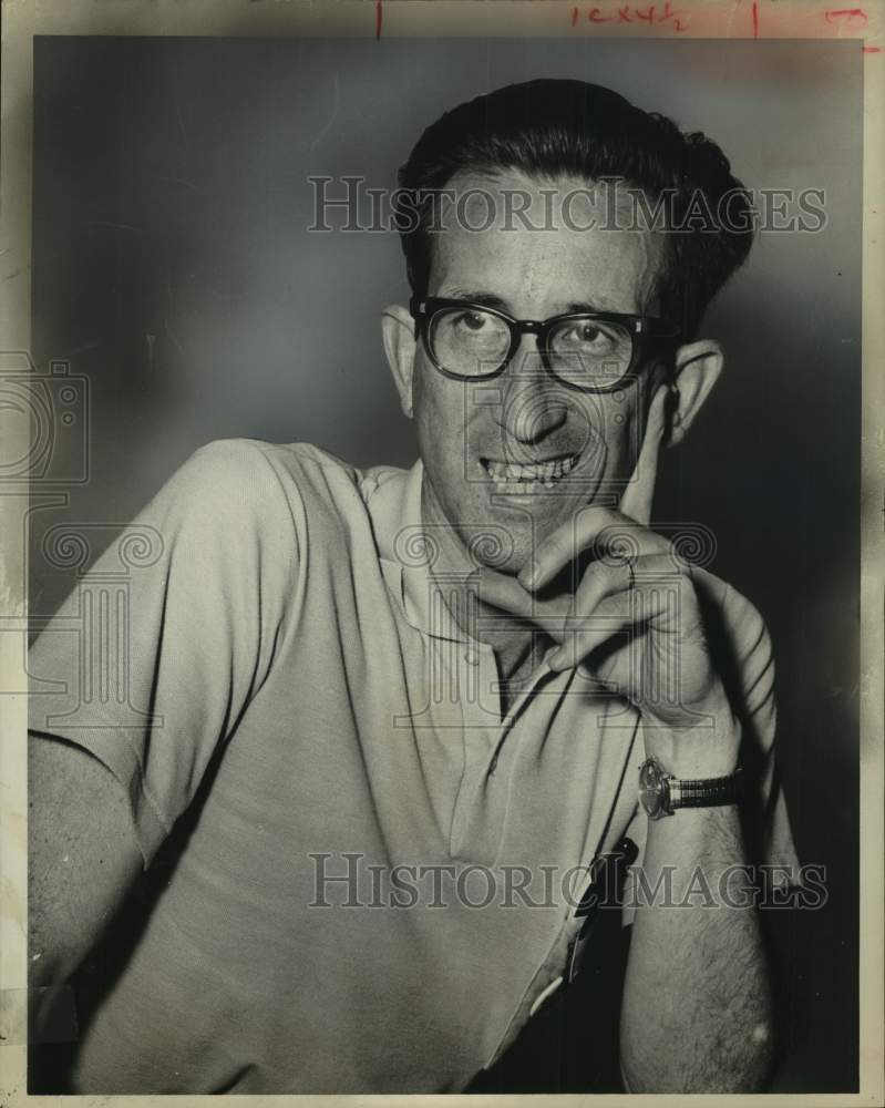 1968 Press Photo Dr. Jean-Claude De Bremaecker of Rice University - Historic Images