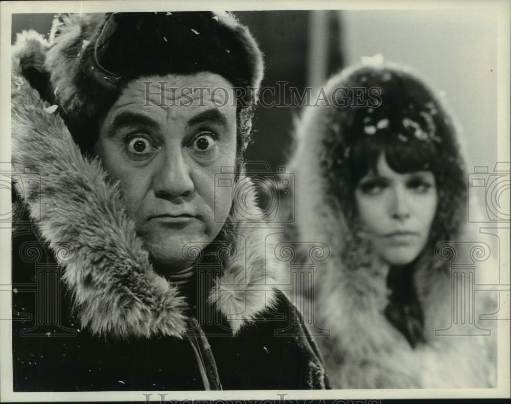 1970 Press Photo Comedian Bill Dana With Actress Barbara Feldon - Historic Images