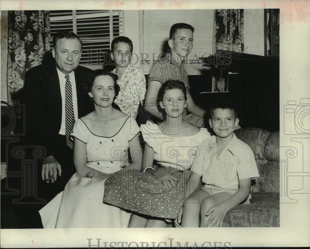 1956 Press Photo U.S. Senator for Texas Price Daniel with his family - Historic Images