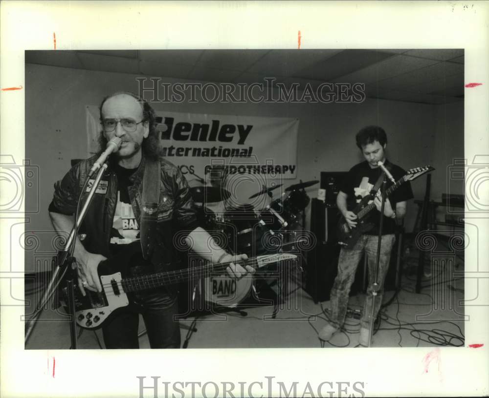 1990 Press Photo Henley International's in-house band with CEO Ken Davidson - Historic Images