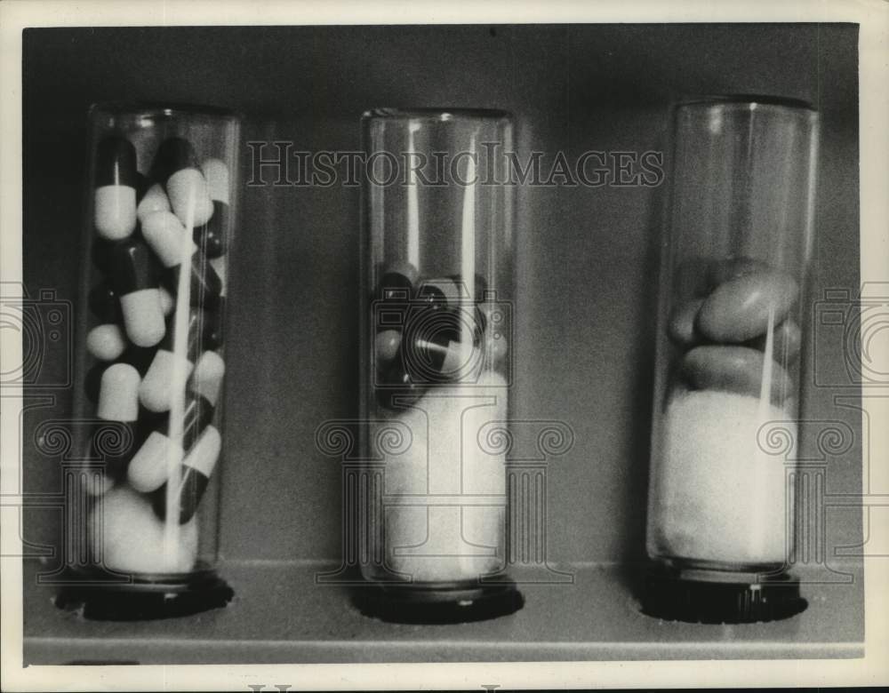 1965 Press Photo Three beakers with Pills in Houston - Historic Images
