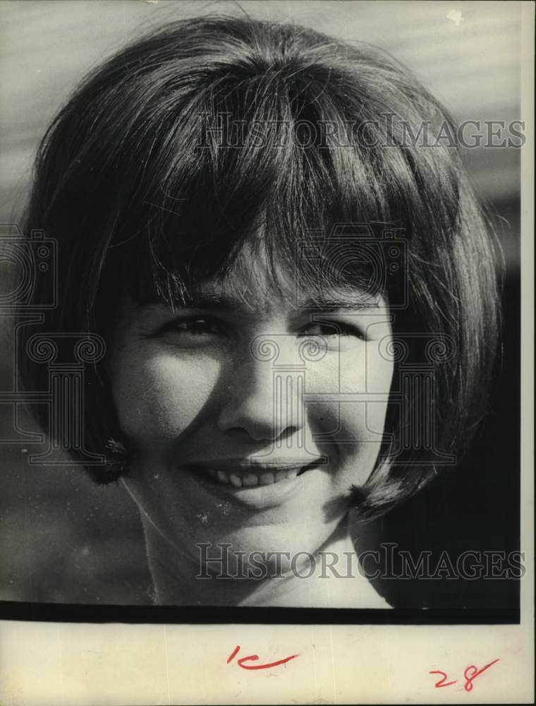 1965 Press Photo Astronaut&#39;s Wife Jane Conrad Waiting for Launch, Houston, Texas - Historic Images