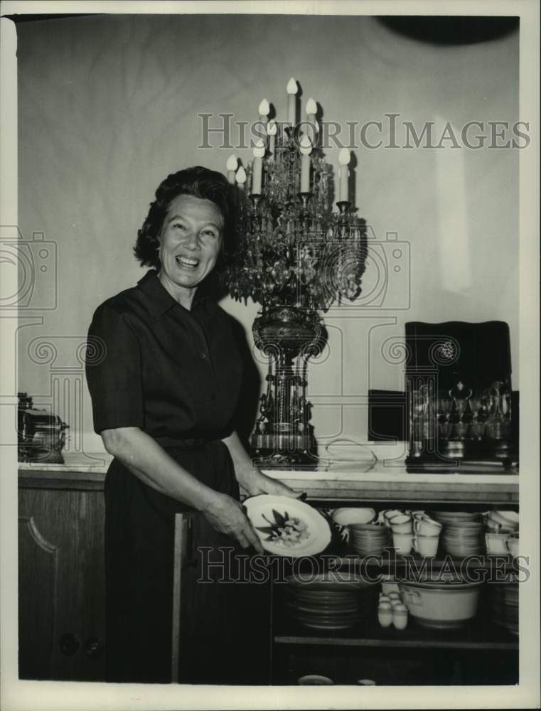 1964 Press Photo Nellie Connally, wife of Gov. John Connally at their Ranch Home - Historic Images