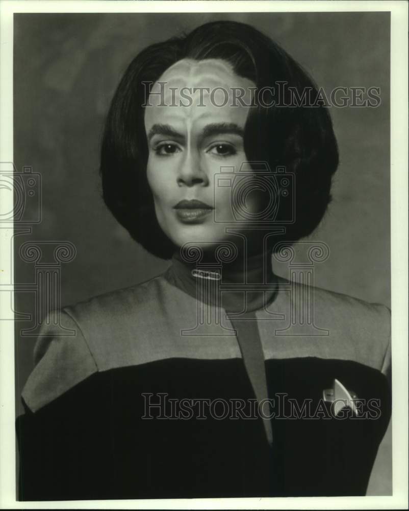 1997 Press Photo Actress Roxann Dawson in costume for Star Trek - Historic Images