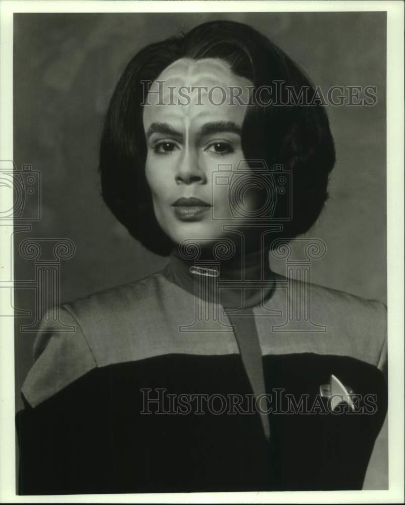 1997 Press Photo Actress Roxann Dawson in costume for Star Trek - Historic Images