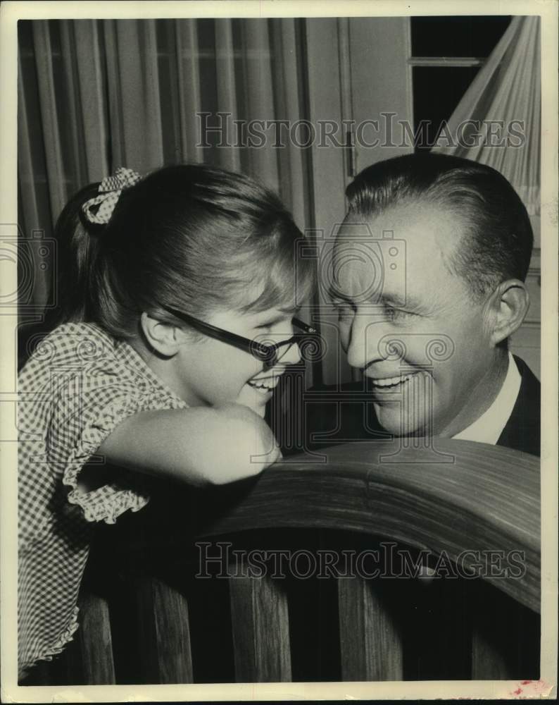 1964 Press Photo Diane Sherry and Bing Crosby Star in &quot;The Bing Crosby Show&quot; - Historic Images