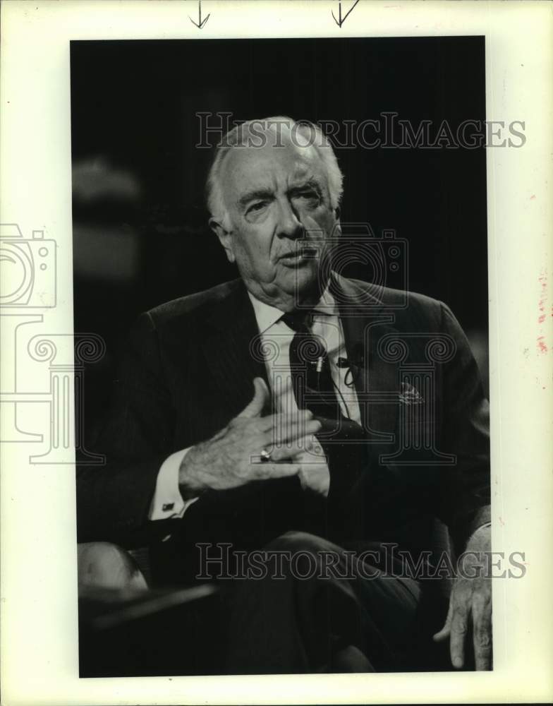 1988 Press Photo Walter Cronkite Covers Democratic Convention, Houston, Texas - Historic Images