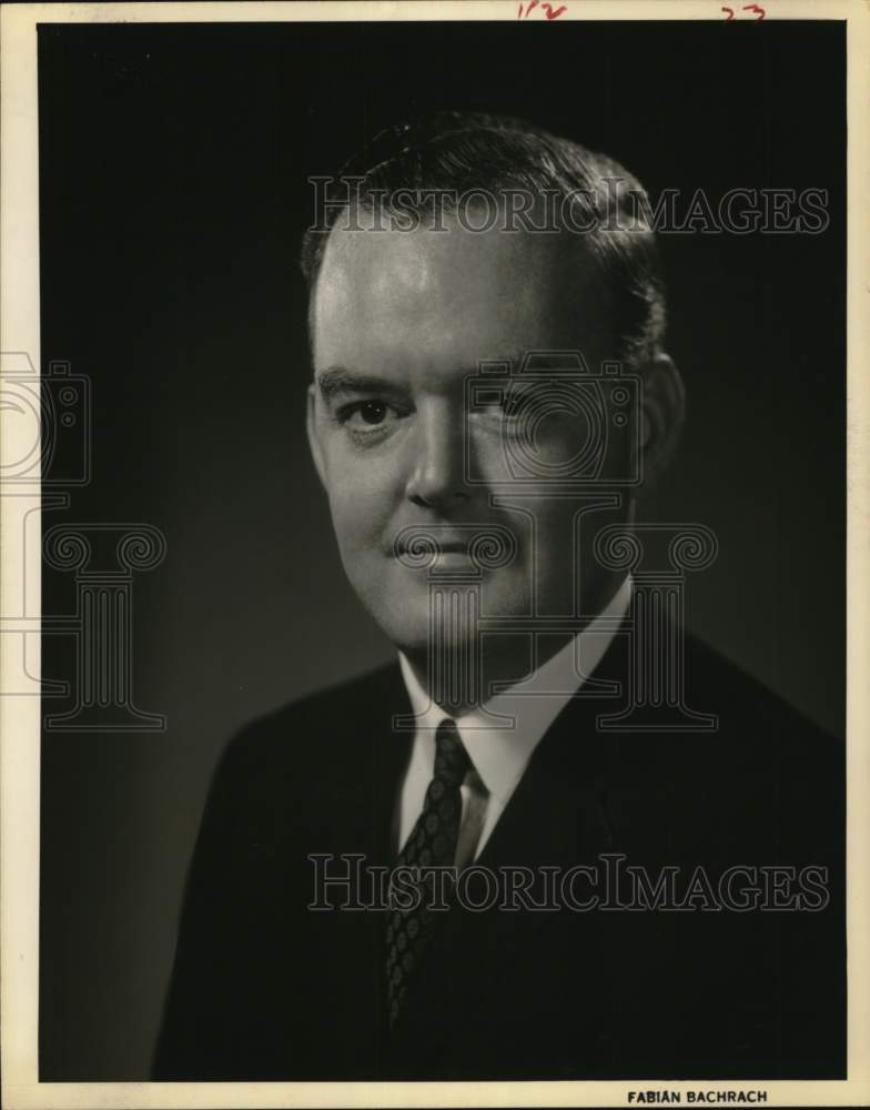 1964 Press Photo Earl G. Duffy, vice-president of Hotel America in Cullen Center - Historic Images