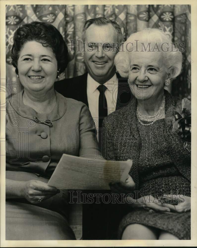 1962 Mrs. William S. Vollus and Lallah Mae Vollus, Houston, Texas - Historic Images