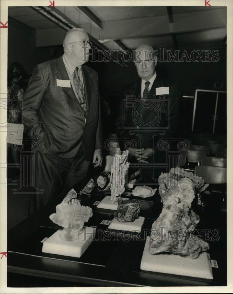 1972 Press Photo R Vines- Dir. of Houston Museum of Natural History & Mr Landrum - Historic Images