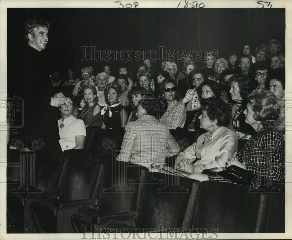 1969 Press Photo Houston Symphony Conductor Antonio de Almeida, Womens Committee - Historic Images