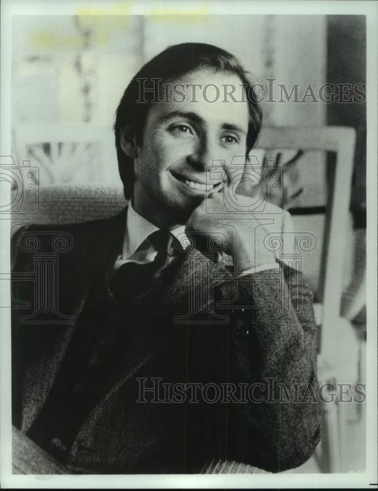 1984 Press Photo Pianist James Dick relaxing. - Historic Images