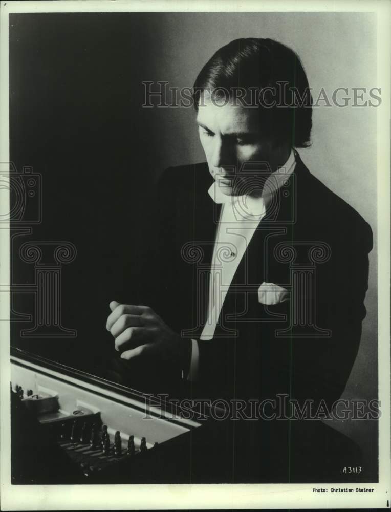 1982 Pianist James Dick in concert - Historic Images