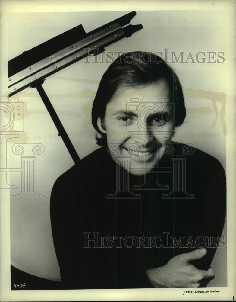 1974 Press Photo Pianist James Dick, to open institute in Round Top, Texas - Historic Images